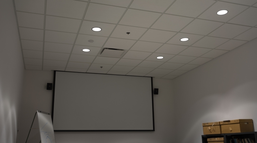 A classroom with a projector screen