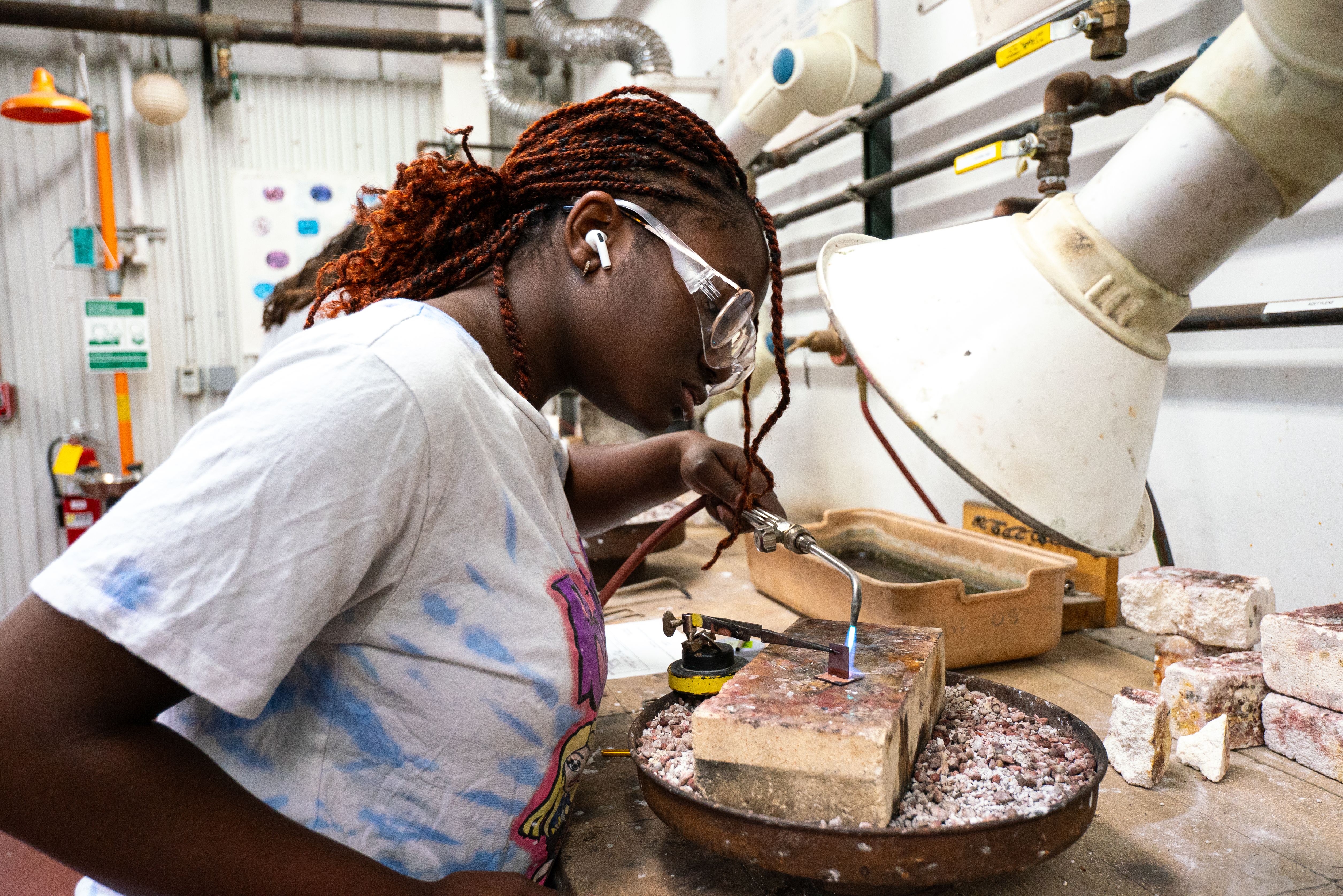 Jewelry class, Spring 2024. Photo courtesy of Sidney Chansamone.