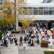View of courtyard at the Lamar Dodd School of Art with student vendors at the 2023 Dodd Market. Image courtesy of Sidney Chansamone.