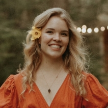 Headshot of Phoebe-Agnès Mills