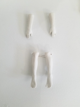 Dimelza Broche, Body Souvenir, 2018, English porcelain