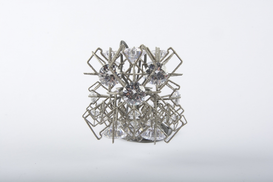 TITLE: ”ELSAQ1” MATERIAL: STAINLESS STEEL, CUBIC ZIRCONIA, THREAD SIZE H=85 W=90 D=90 MM