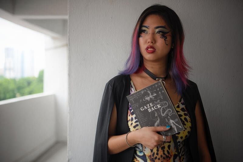 Picture of Marylyn Tan holding a book.