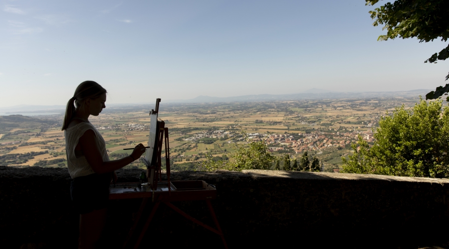 Student painting in Cortona